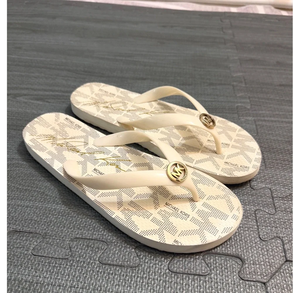 Michael Kors Womens Cream Monogram Logo Flip Flop Sandals Gold Medallion Size 8